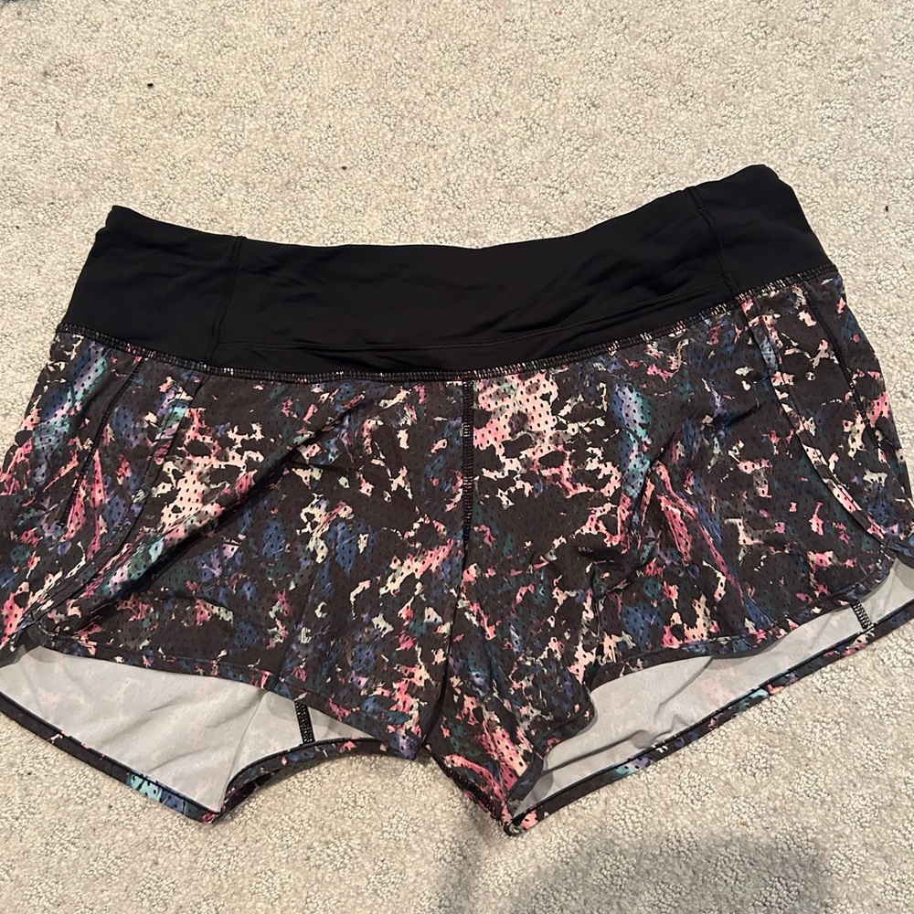 lululemon hotty hot shorts black patterned